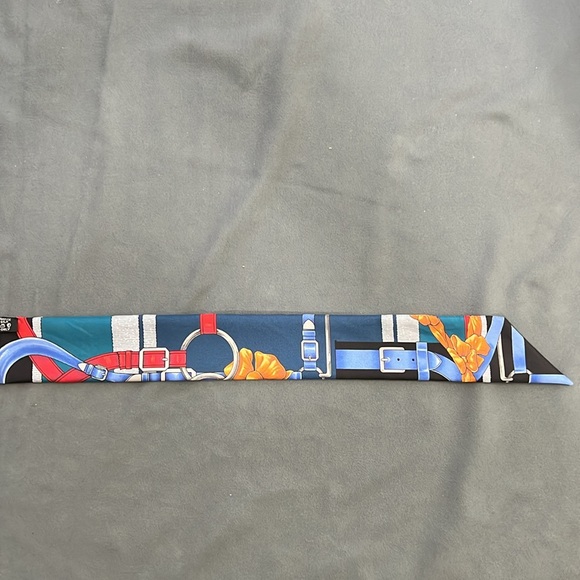 Hermes scarf 33x2”
Wore one time only, excellent condition - Picture 9 of 10